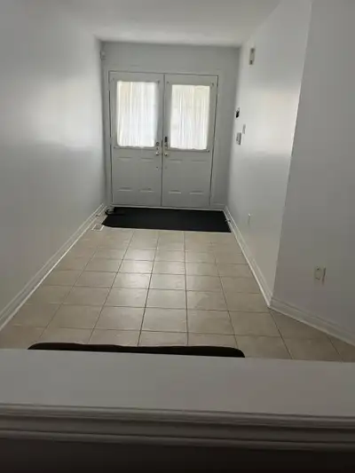 Room Available for couple or 2 girls