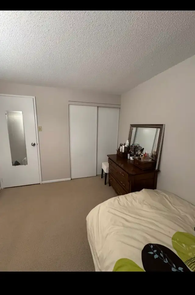 Furnished Room in Kanata - Female Roomate only 63234528347265122