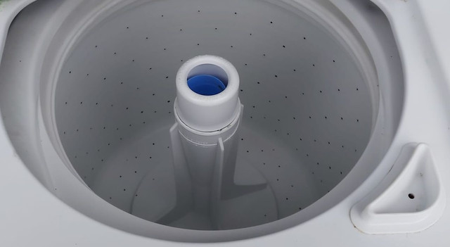 G.E. LAUNDRY CENTER in Washers & Dryers in London - Image 4