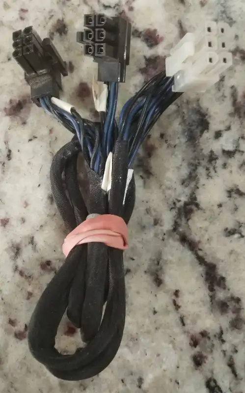 1x6-pin PCI-E to 2x1x6-pin PCI-E Converter in Cables & Connectors in Ottawa - Image 2