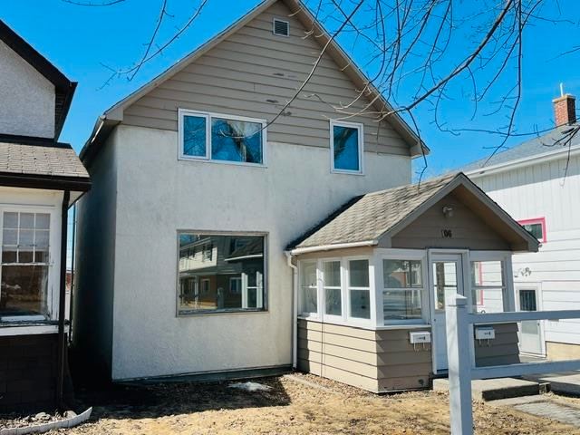 106 Fifth Ave S - Centrally Located Duplex! in Houses for Sale in Kenora