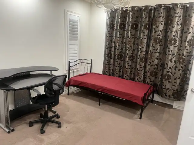 Room for Rent in Room Rentals & Roommates in Oshawa / Durham Region - Image 3