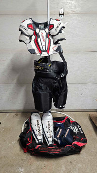 Hockey gear for adult / Equipement d'hockey pour adulte