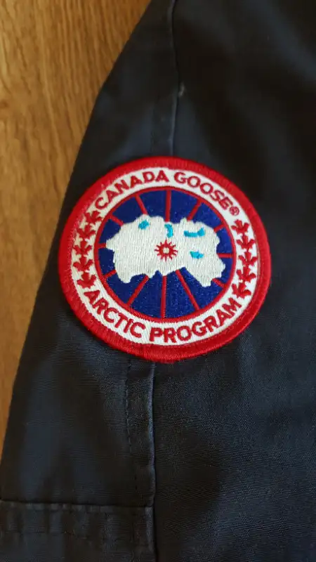 Canada Goose Women's Chilliwack Bomber Heritage Jacket - $120 in Women's - Tops & Outerwear in Calgary - Image 3