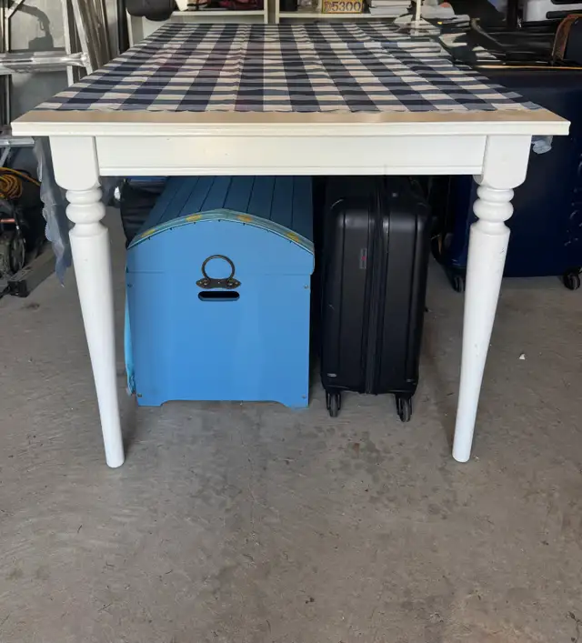 Extendable party  table in Dining Tables & Sets in Barrie - Image 6