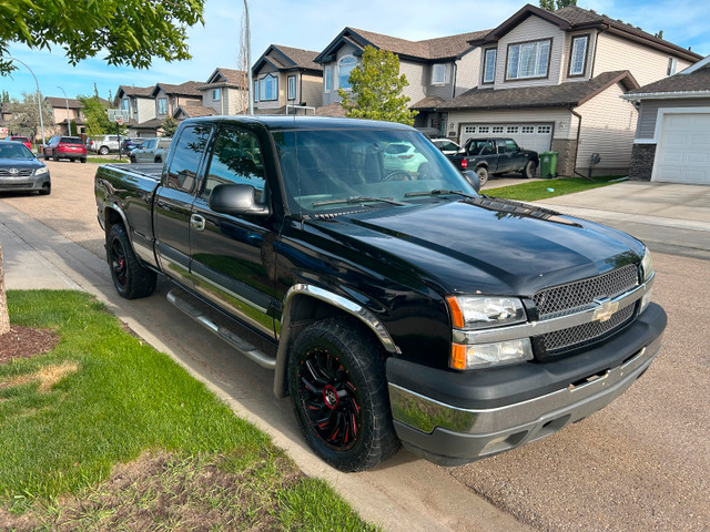 Well maintained 2005 Chev Silverado Cat Eye extended cab. in Cars & Trucks in St. Albert - Image 2
