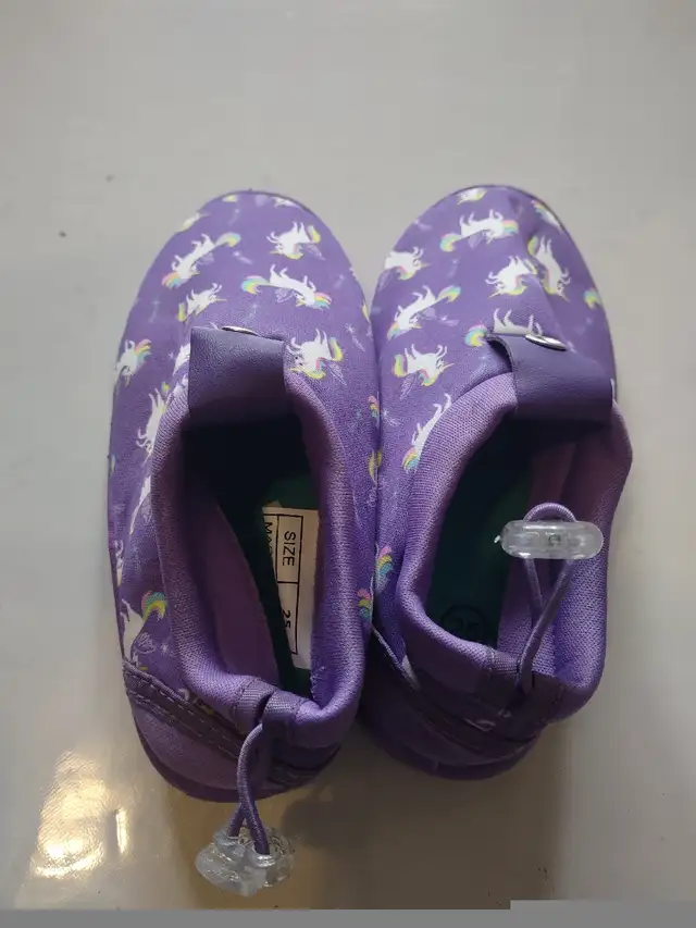 Children's water shoes size 9, Kanata, ottawa  in Kids & Youth in Ottawa - Image 6