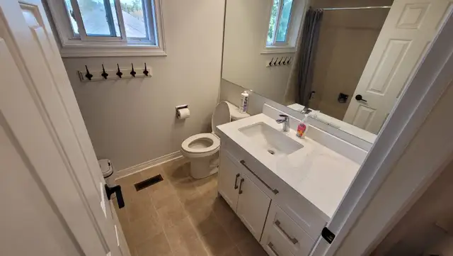 Room for Rent in Pickering Female Only in Room Rentals & Roommates in Oshawa / Durham Region - Image 4