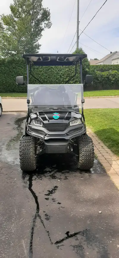 Cart de golf acheté neuf en 2022 15000$ 2 vitesses Batterie au lithium. négociable