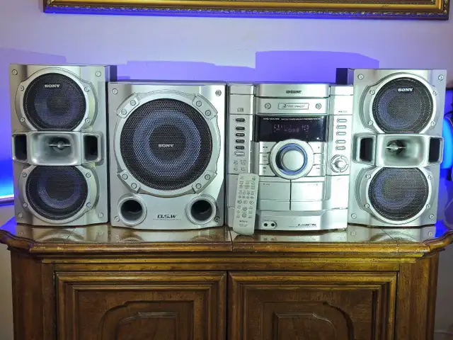 Sony MHC-GX470 Stereo in Stereo Systems & Home Theatre in City of Toronto - Image 2