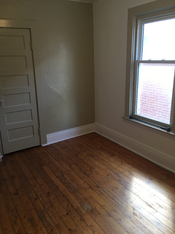 Newly Renovated Large Upper 2 Bedroom Apt. ( ALL INCLUSIVE ) in Long Term Rentals in Peterborough - Image 4