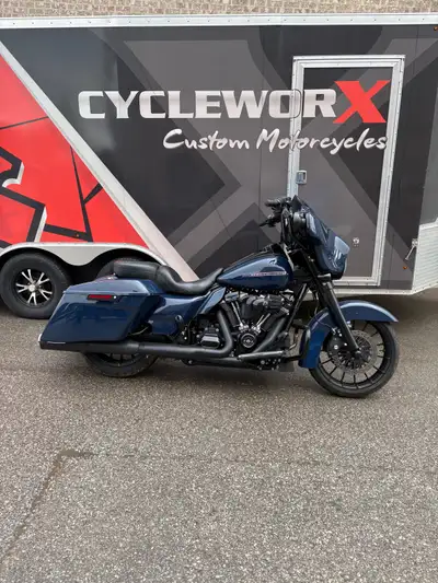 Beautiful Billiard Blue Heated grips Vance and Hines mufflers Screaming eagle air filter Mustang sea...