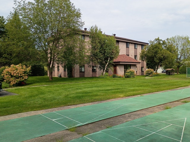 Condo 51/2 avec garage et piscine — photo 2