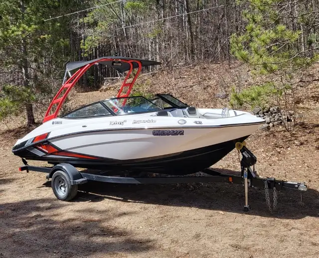 Yamaha AR195 Wakeboard Boat in Powerboats & Motorboats in Renfrew - Image 3