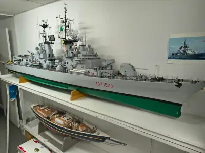 DESTROYER TÉLÉCOMMANDÉ, View more