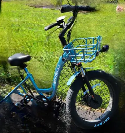 Like new me than 200km. Powerful 750 watt motor, controller, led display, throttle or pedal assistan...