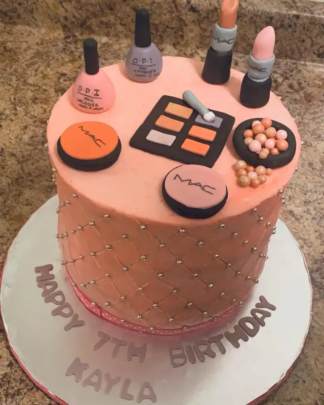 Custom cakes and cupcakes 565173678076733442