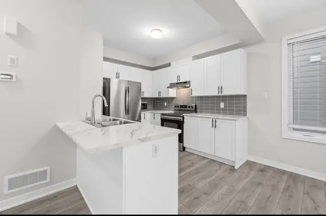 Beautiful Rooms for Rent in Barrhaven , Utilities Included in Room Rentals & Roommates in Ottawa - Image 7