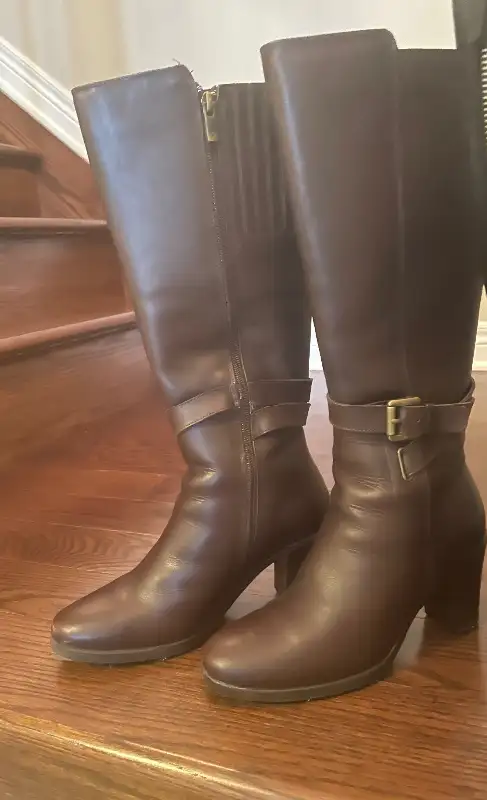 Santana women’s waterproof leather boots size 7 in Women's - Shoes in Ottawa - Image 2