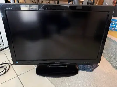 Pickup Dundas and Parliament Downtown Toronto Old Sharp Aquos TV 32inch Can be used for old and new...