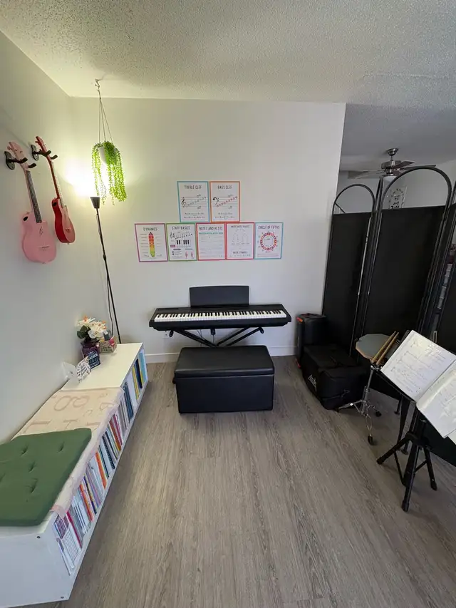 Piano and Ukulele lessons402835490829783044
