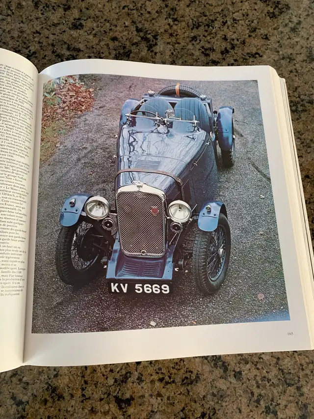 VOLUME SUR AUTOMOBILE /  CAR BOOK in Textbooks in Laval / North Shore - Image 3