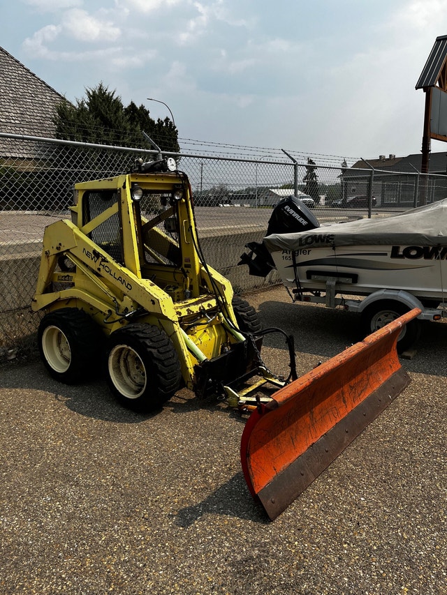 New Holland L445 Skid Steer Heavy Equipment St. Albert Kijiji