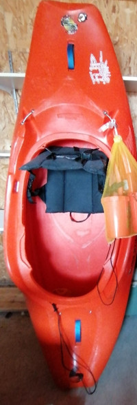 Kayak, pagaie et accessoires inclus