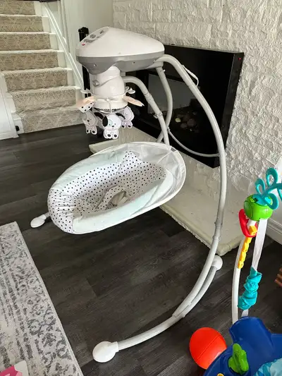 This Fisher-Price baby swing is in good condition . It features multiple swing speeds, volume contro...