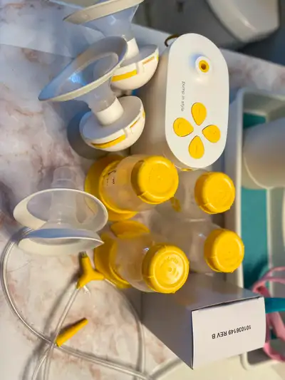 Medela pump bought in 2024 for around 300, barely used, all items in good condition. sell only for 5...