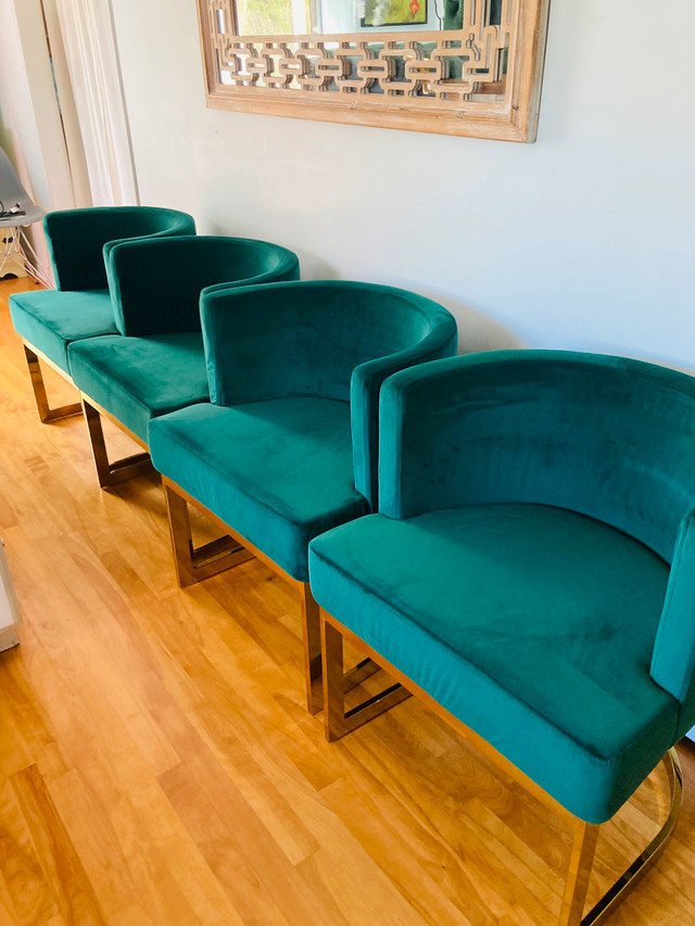 4 new dining chairs in perfect condition (Emerald green velvet