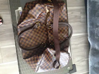 louis vutton bag needs repair $30, View more