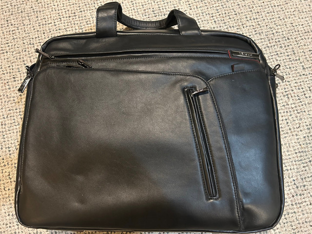 Targus Deluxe Laptop Travel bag in Laptop Accessories in Oshawa / Durham Region - Image 2