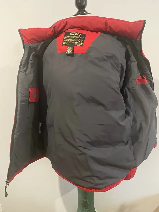 Eddie Bauer Puffer Jacket size L in Men's in Mississauga / Peel Region - Image 10