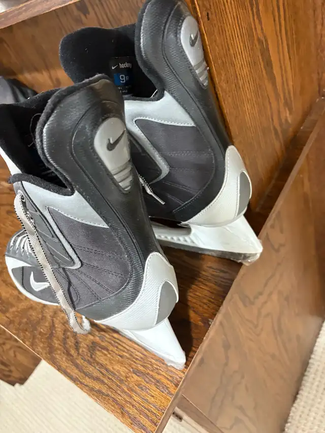 Nike hockey skates men’s 9 in Skates & Blades in Guelph - Image 4