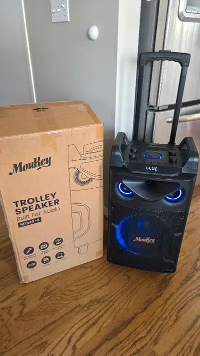 New in box. Comes with 2 wireless microphones, phone/tablet holder, power cable, manual, box, auxili...