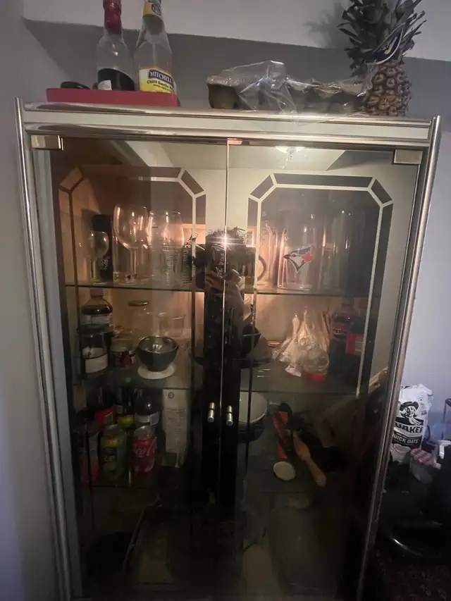 Vintage Display Cabinet with Light & Glass Shelves in Bookcases & Shelving Units in Mississauga / Peel Region - Image 3