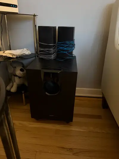 Je vends un système de cinéma maison Onkyo en parfait état. Ce système offre une expérience audio im...