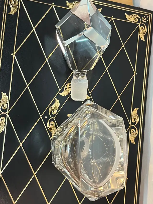 Cut Crystal Glass Perfume Bottle62863258112258124