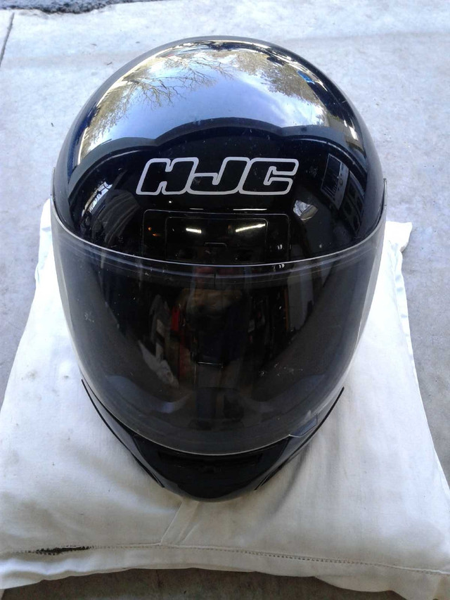 Motorcycle helmet in Motorcycle Parts & Accessories in Napanee