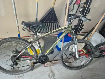 Jamis TrailX 2.0 - 17" Frame - 24 Speed, View more