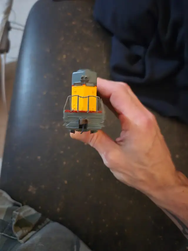 Model train441979018328811523