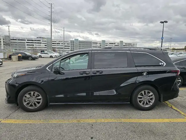 sienna 2025 for transfer you everywhere and everytime in Rideshare in City of Toronto - Image 3