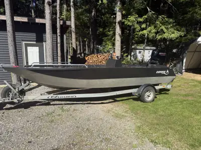 True shallow water river boat with an incredible designed tunnel hull, where you cannot damage the j...