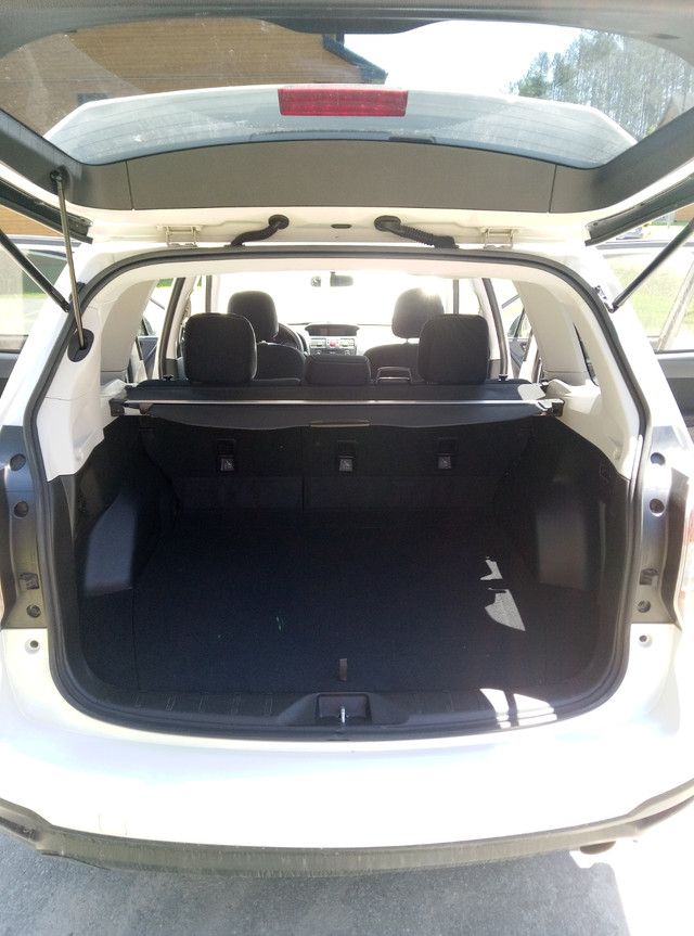 Subaru Forester 2.5i Touring 2014 dans Autos et camions  à Laurentides - Image 3
