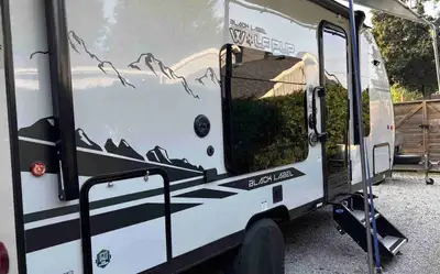 EXCELLENT CONDITION COUPLES TRAILER! 2021 Forest River Cherokee Wolf Pup Black Label travel trailer...
