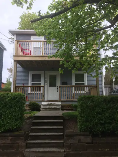 2 Storey House near Point Pleasant Park. Living/dining/kitchen/2 bedroom/1 bath, front yard/balcony....