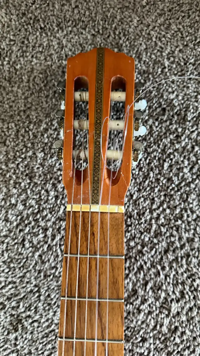 Suzuki violin classical guitar Japan project guitar. Pour projet in Guitars in Laval / North Shore - Image 4
