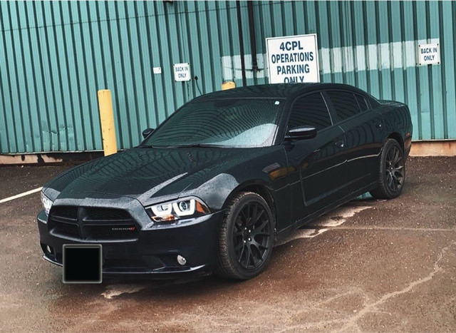 2014 dodge charger sxt in Cars & Trucks in Hamilton