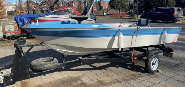 14 feet fishing boat + Trailer dans Vedettes et bateaux à moteur  à Ville de Montréal - Image 2